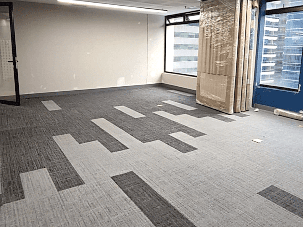 Alfombra-modular-geometrica-gris-1024x768
