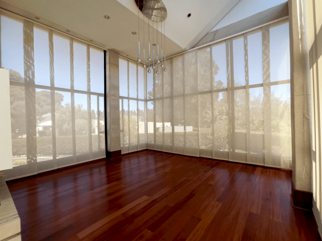 Panel-blanco-sala-grande-panorama-1024x768