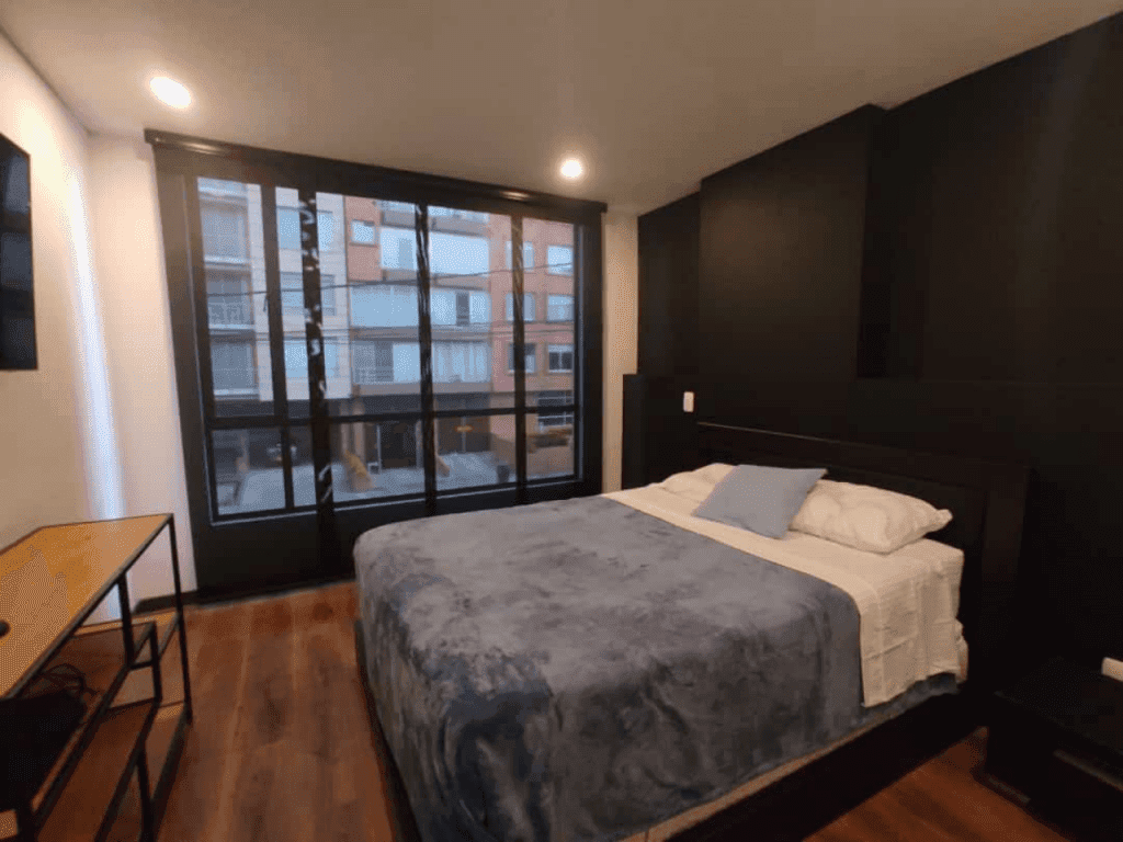 Panel-japones-habitacion-negra-1024x768