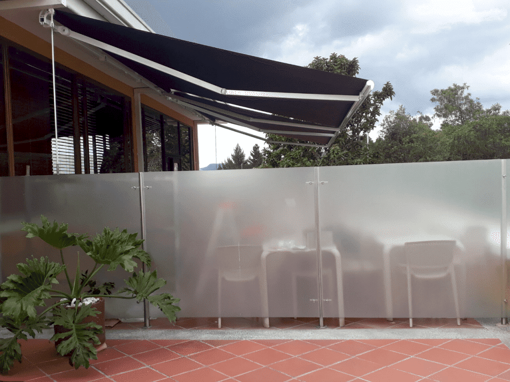 toldo-de-brazos-extensibles-en-bogota-dekoinnova-1024x768