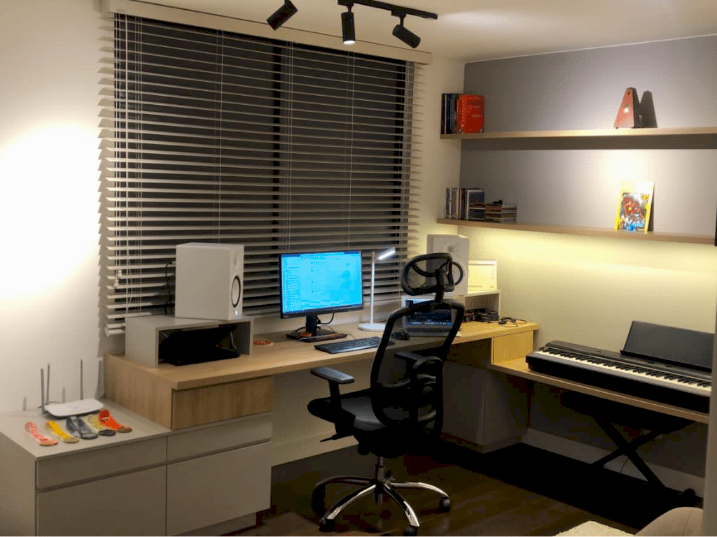 decoracion de oficina, persianas de madera