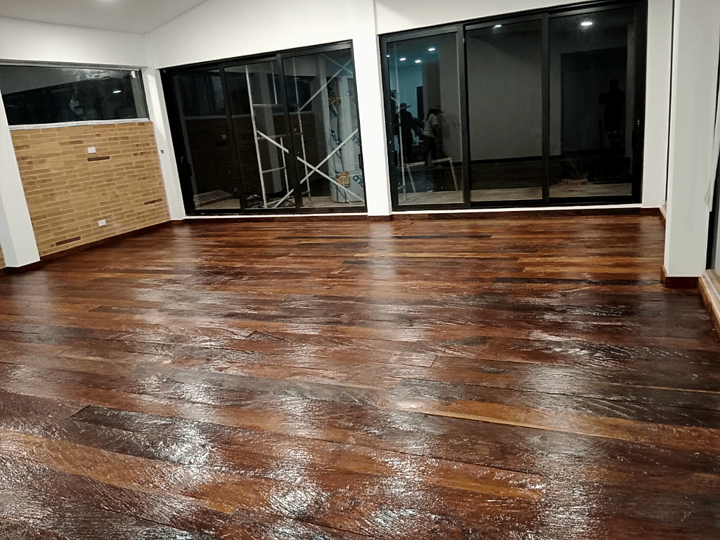piso tipo rustico de madera